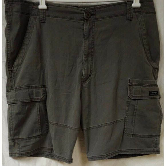 WRANGLER Mens 40 Green  Relaxed Fit Stretch Hike Fish Cargo Shorts 10" Inseam - Picture 1 of 12
